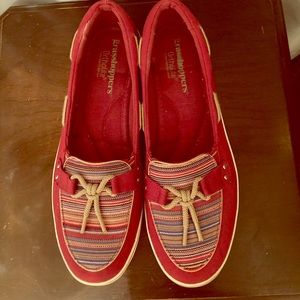 Cute grasshopper sneakers, size 9